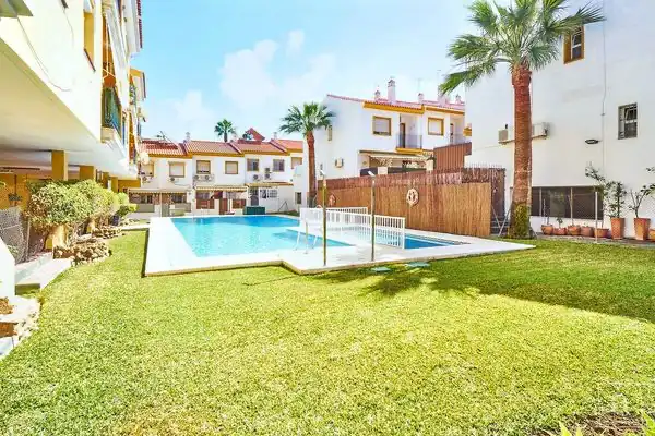 Adossat amb balcó en venda a Jardines de Alhaurín - Huerta Alta - Fuensanguínea