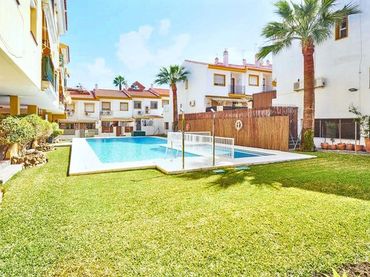 Adosado con balcón en venta en Jardines de Alhaurín - Huerta Alta - Fuensanguínea