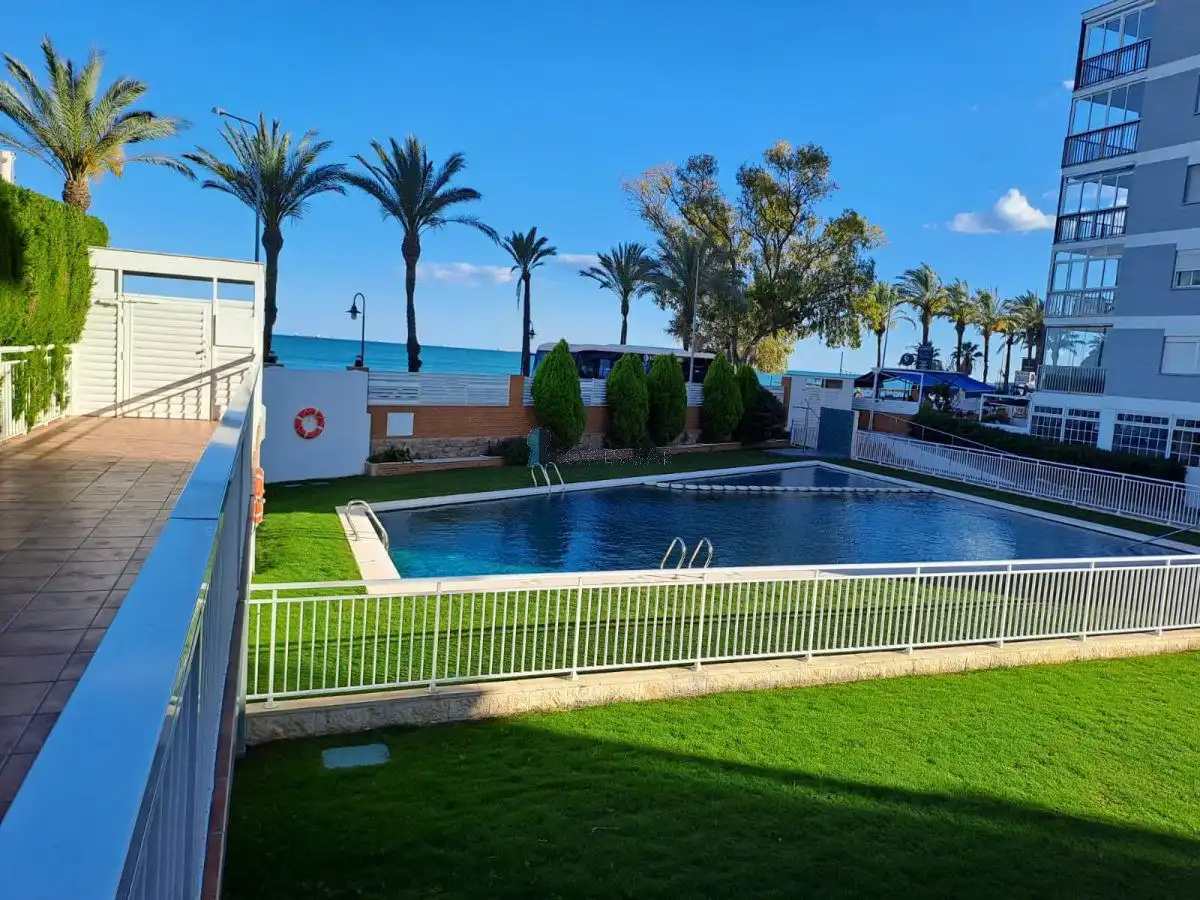Piscina de Apartament en venda en Benicasim / Benicàssim amb Piscina comunitària