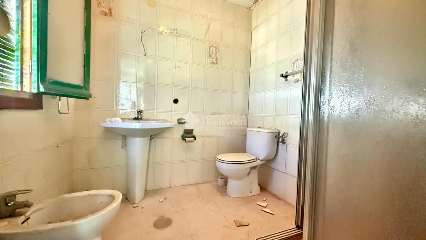 Badezimmer von Einfamilien-Reihenhaus zum Verkauf in Portillo de Toledo
