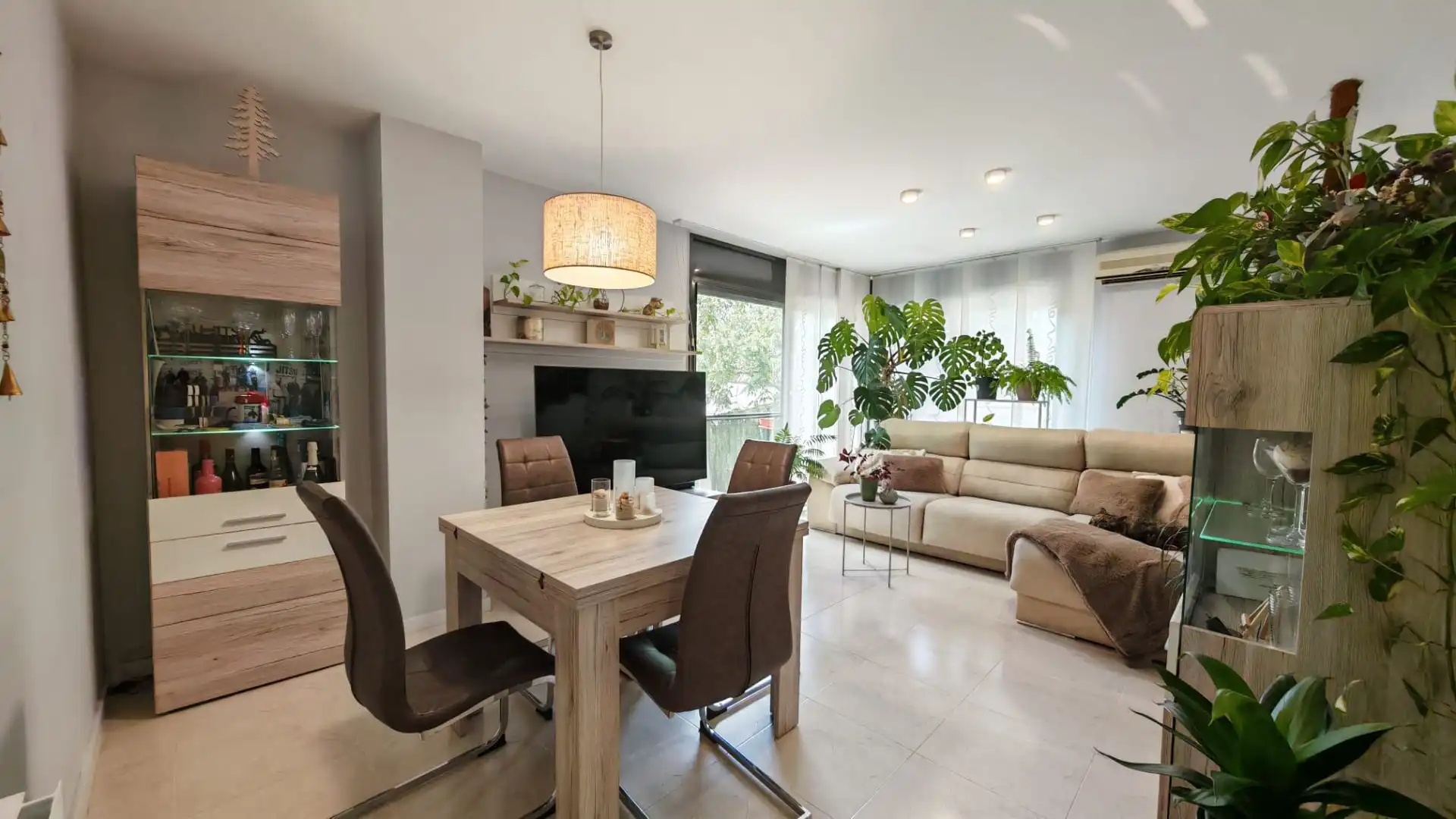 Sala de estar de Piso en venta en Canovelles con Aire acondicionado, Calefacción y Trastero