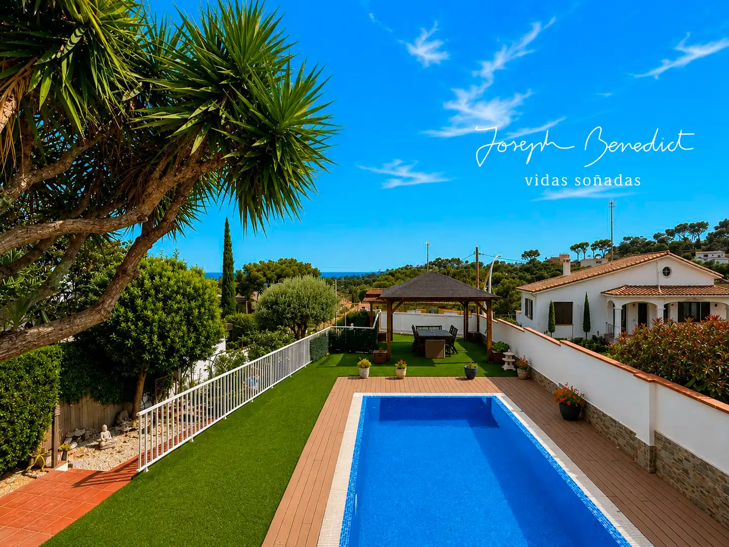 Swimming pool of Houses for sale in Castelldefels  with Air Conditioner, Heating and Private garden
