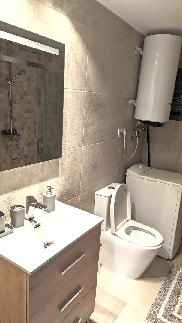 Baño de Apartamento de alquiler en L'Estartit con Aire acondicionado, Calefacción y Terraza