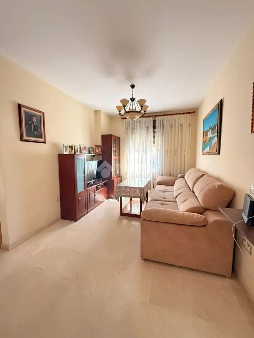 Sala de estar de Casa adosada en venta en Alcalá de Guadaira con Aire acondicionado y Terraza