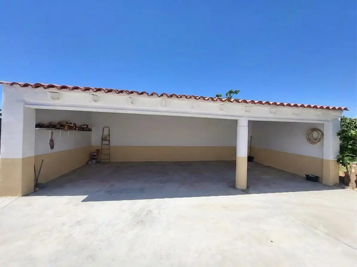 Parking of Houses for sale in Sisante  with Heating and Private garden