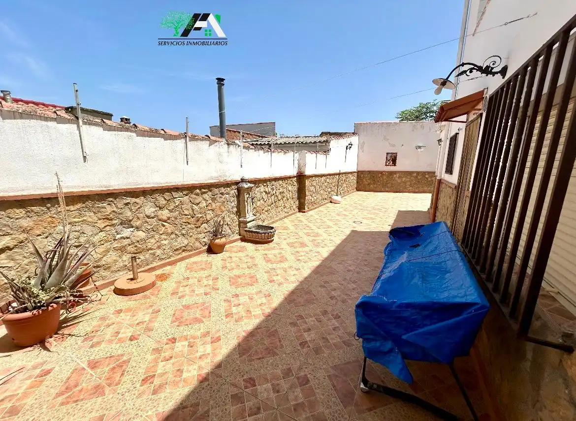 Vista exterior de Casa o xalet en venda en Ibros amb Balcó