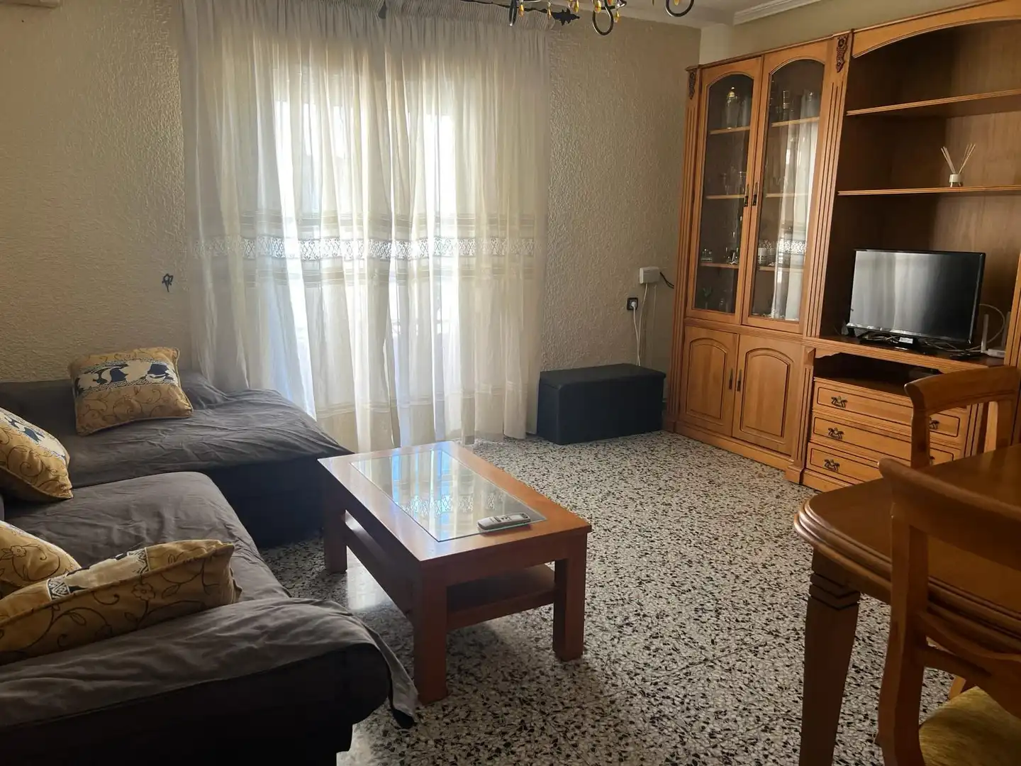 Sala de estar de Piso para compartir en San Vicente del Raspeig / Sant Vicent del Raspeig con Aire acondicionado, Amueblado y Horno