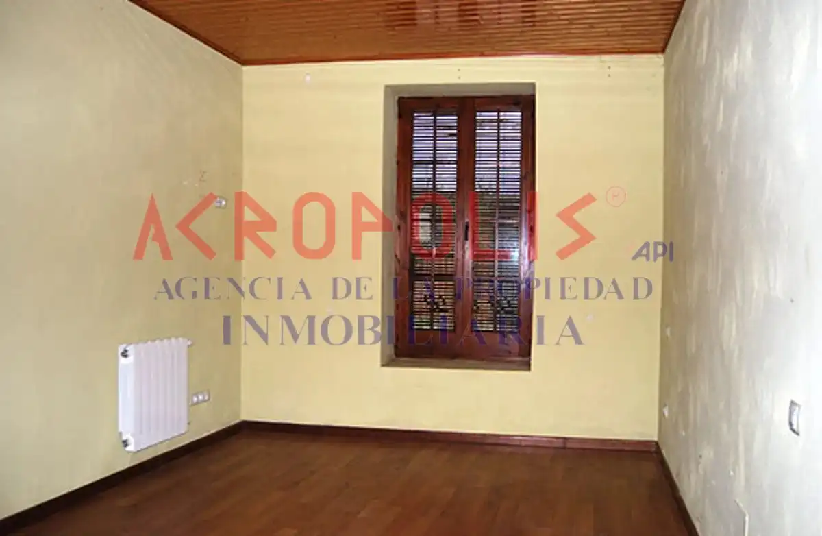 Habitación de Local en venta en Santa María de la Vega