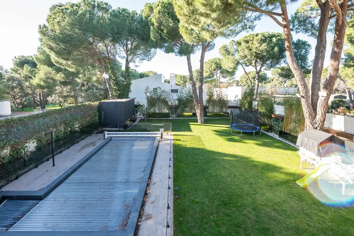 Jardí de Casa o xalet en venda en Pozuelo de Alarcón amb Aire condicionat, Calefacció i Jardí privat