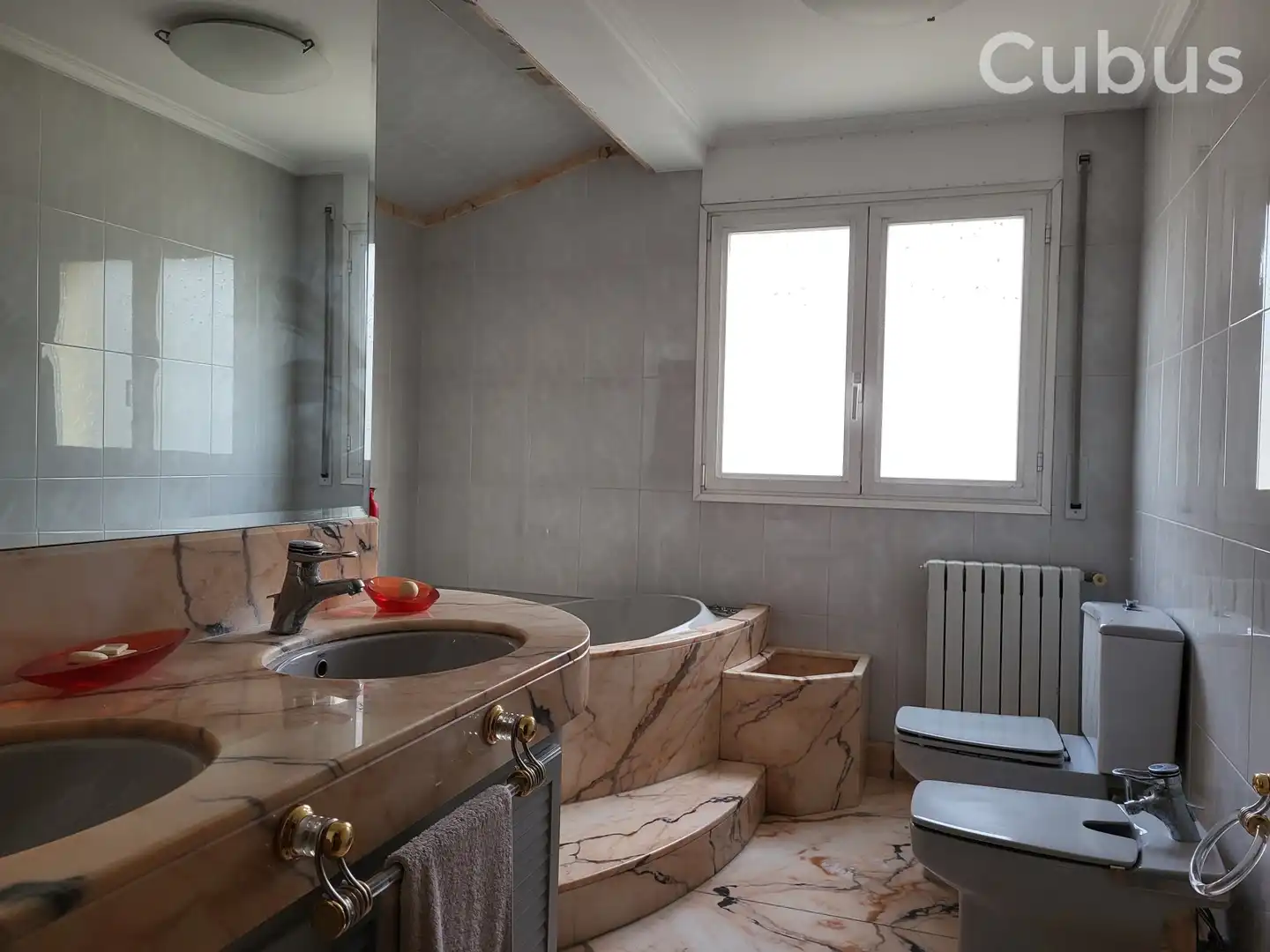 Bathroom of Houses for sale in Olot  with Air Conditioner, Heating and Terrace
