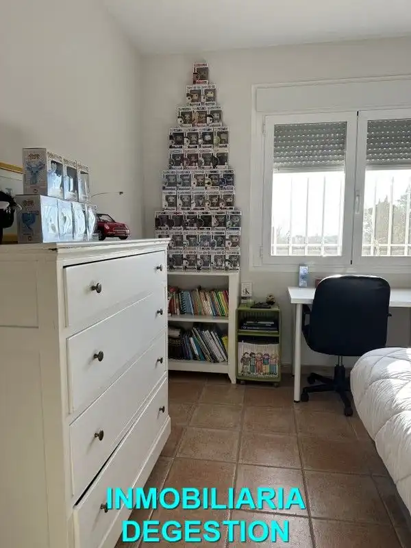 Dormitori de Casa o xalet en venda en Linares amb Aire condicionat, Calefacció i Jardí privat