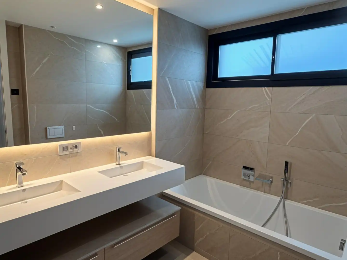Bany de Apartament en venda en Marbella amb Aire condicionat, Terrassa i Traster