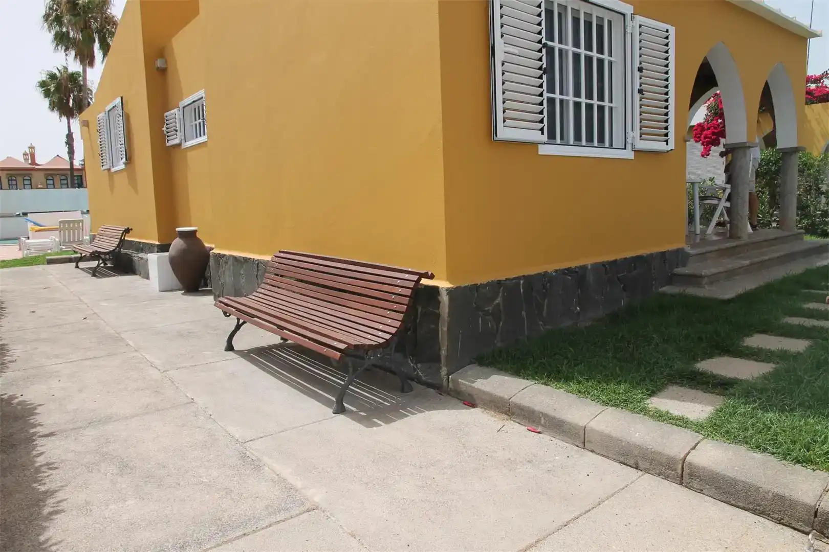 Vista exterior de Casa o xalet en venda en San Bartolomé de Tirajana amb Aire condicionat i Piscina