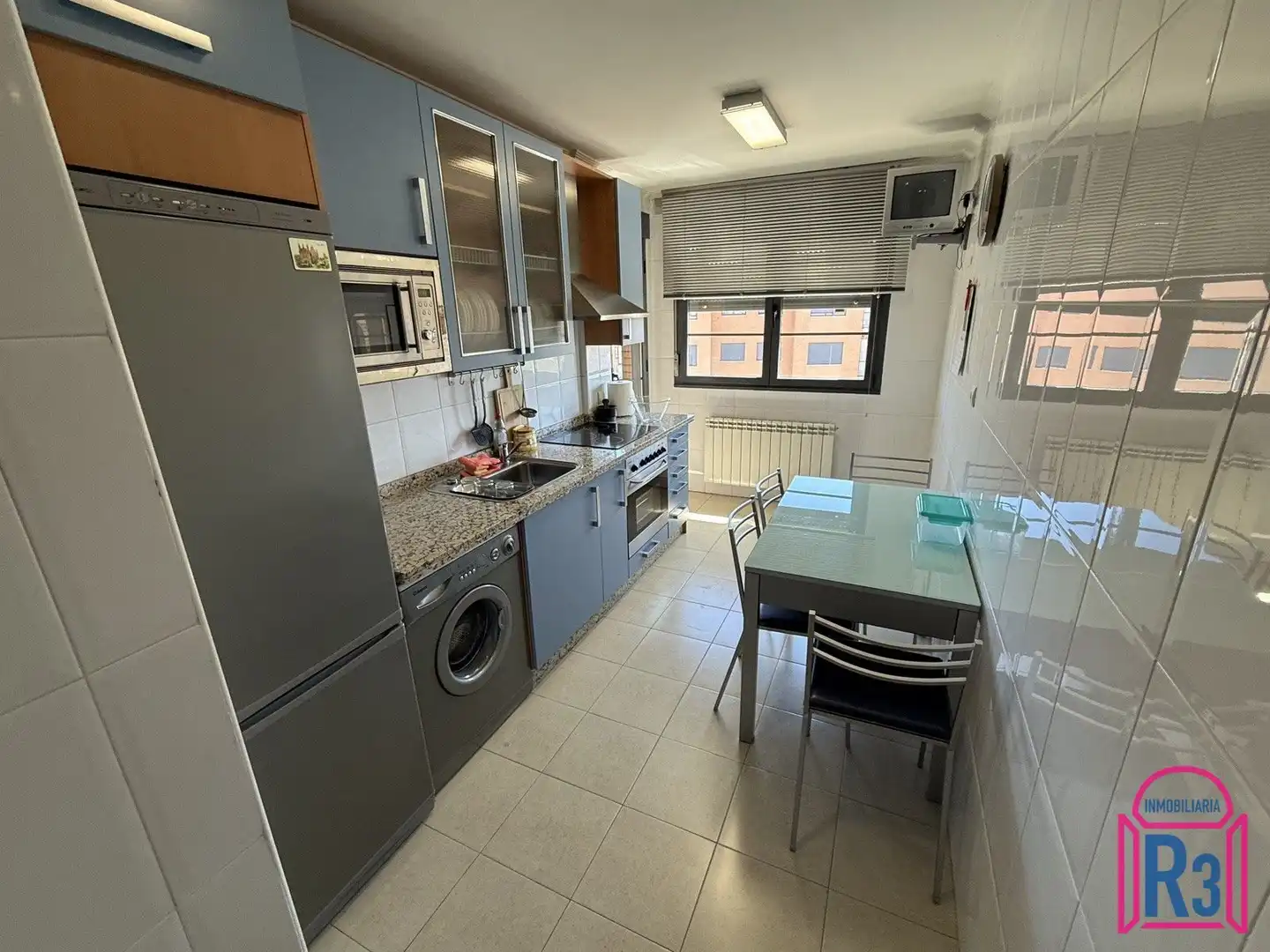 Cuina de Apartament de lloguer en Villaquilambre amb Calefacció, Terrassa i Traster