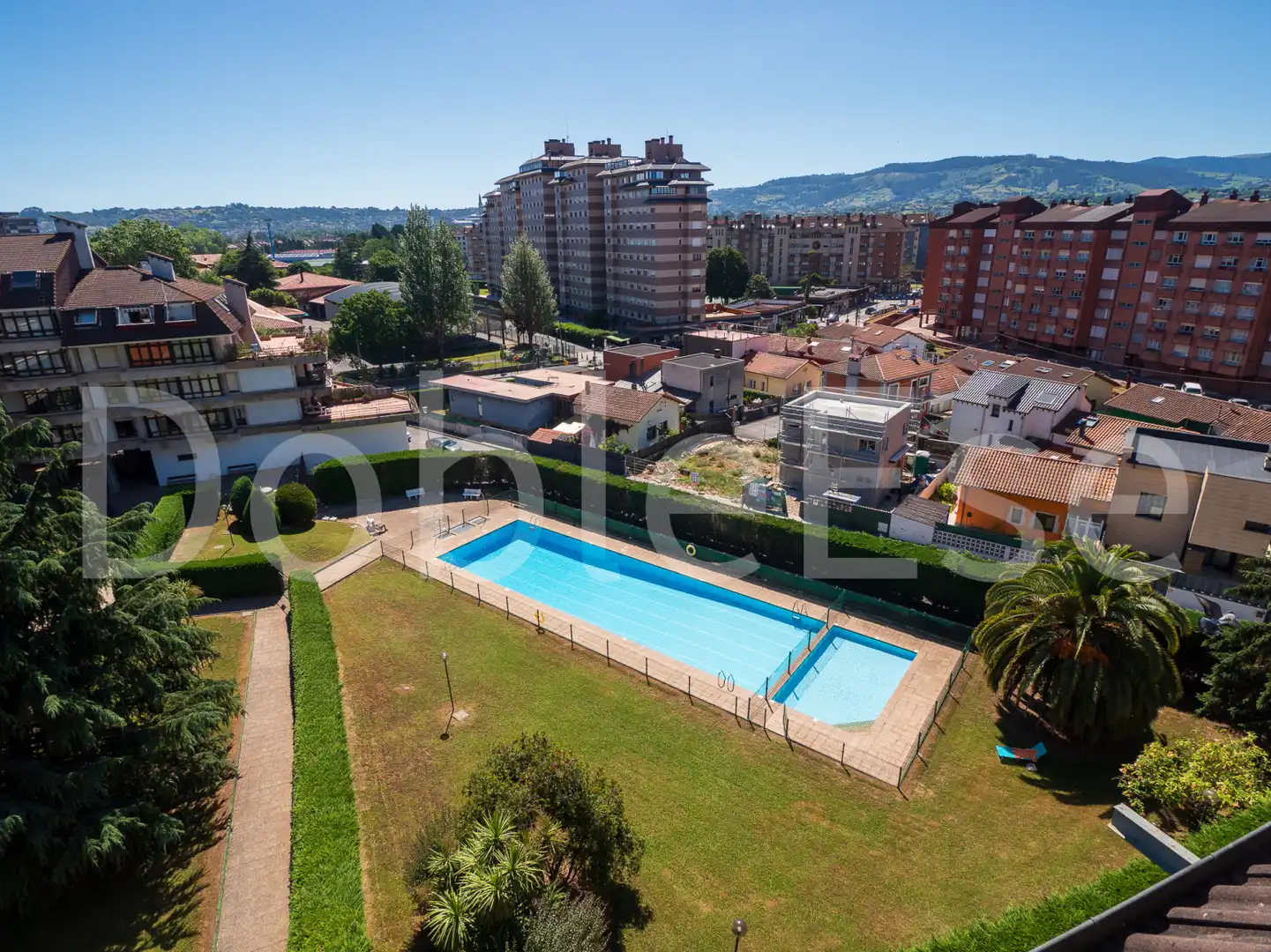 Piscina de Ático de alquiler en Gijón  con Calefacción, Jardín privado y Parquet