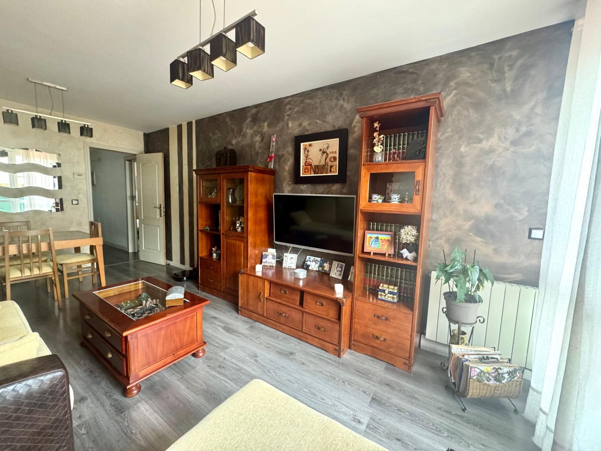 Sala de estar de Planta baja en venta en Piélagos con Calefacción, Parquet y Terraza