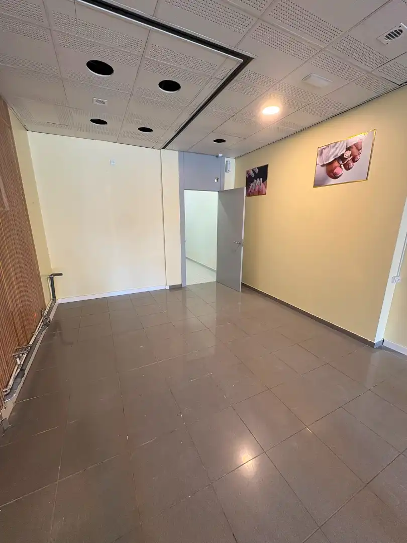 Commercial properties for rent in Girona  with Air Conditioner and Parquet flooring