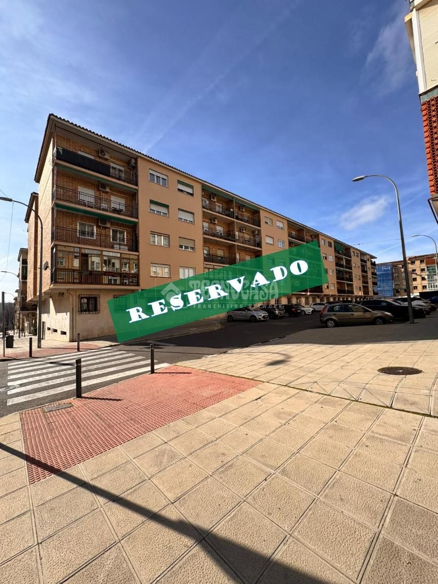 Exterior view of Flat for sale in  Toledo Capital  with Air Conditioner
