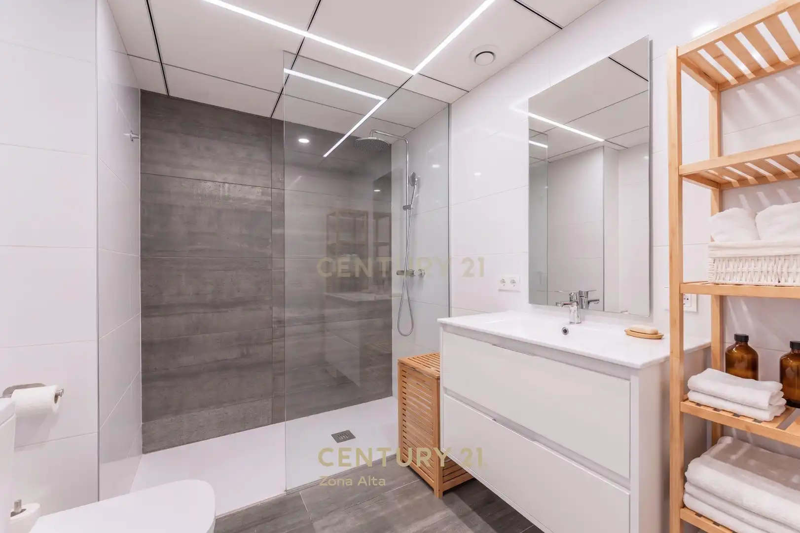 Bathroom of Buildings for sale in Vilafranca del Penedès  with Community pool