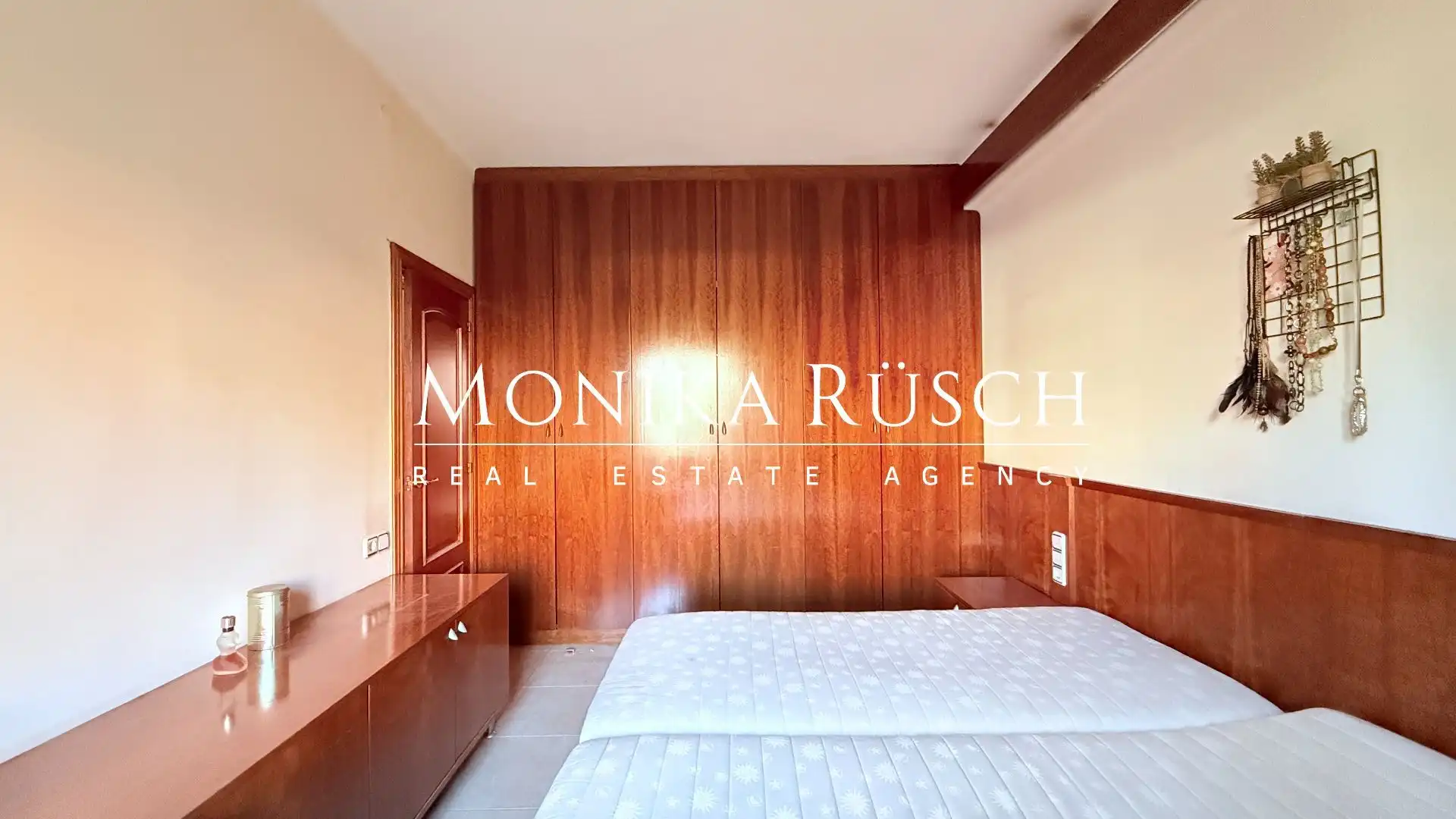 Schlafzimmer von Wohnung zum Verkauf in Barcelona mit Klimaanlage, Heizung und Terrasse