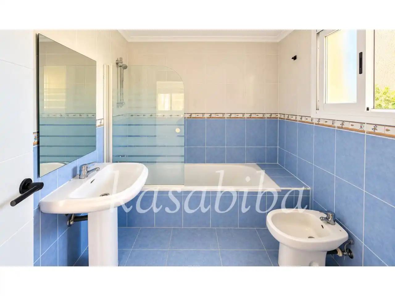 Baño de Casa o chalet en venta en Chiva con Jardín privado, Terraza y Piscina