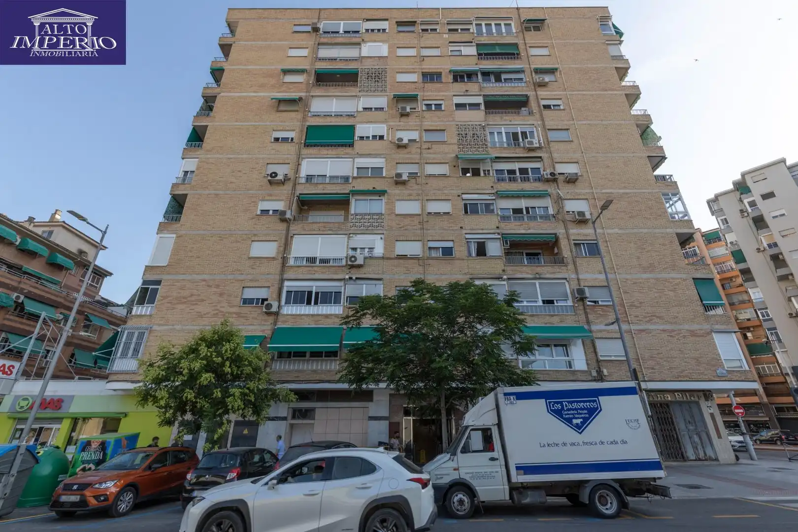 Vista exterior de Pis en venda en Granada amb Aire condicionat, Moblat i Balcó