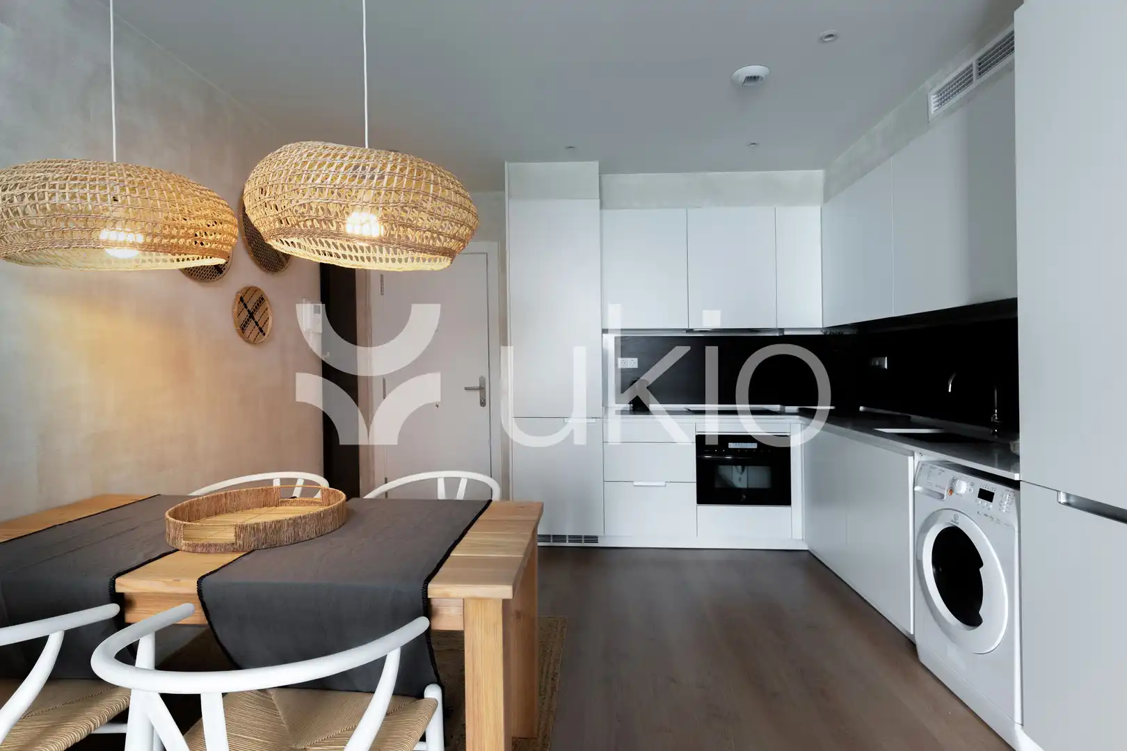 Cuina de Apartament de lloguer en Barcelona amb Aire condicionat, Calefacció i Moblat