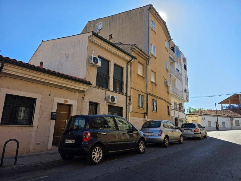 Vista exterior de Dúplex en venda en Plasencia amb Aire condicionat, Calefacció i Jardí privat