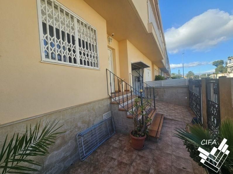 Exterior view of Single-family semi-detached for sale in Benicarló  with Air Conditioner and Terrace
