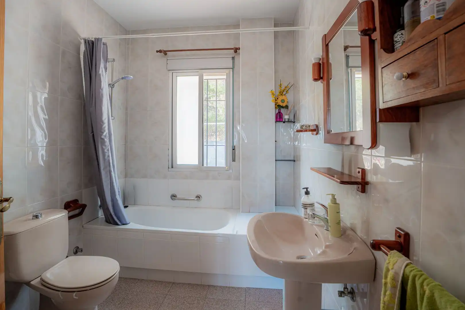 Badezimmer von Country house zum Verkauf in Málaga mit Terrasse und Balkon