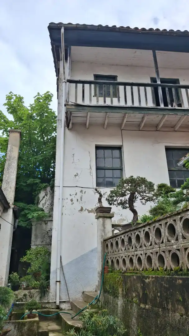 Vista exterior de Edificio en venta en Llanes