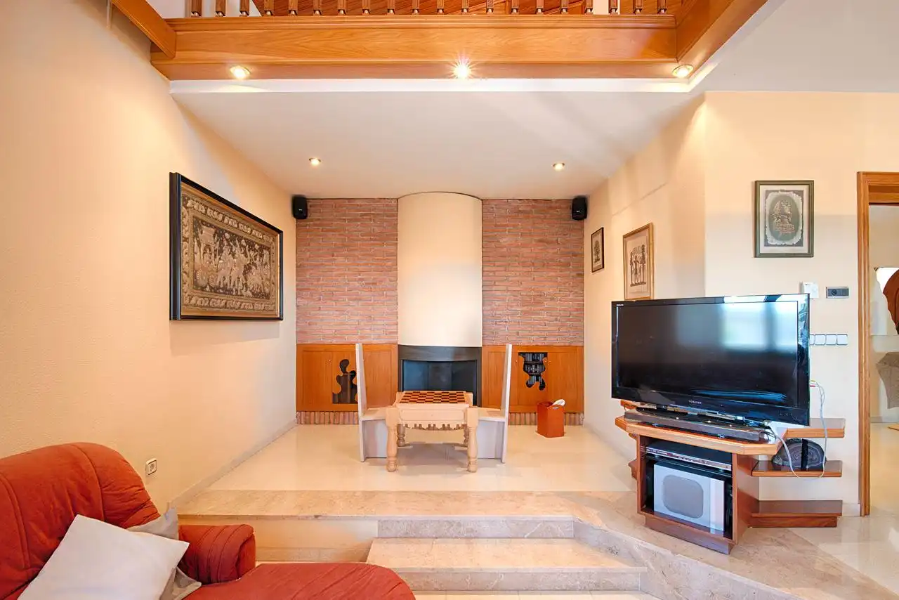 Sala de estar de Casa o chalet en venta en Porqueres con Calefacción, Jardín privado y Parquet