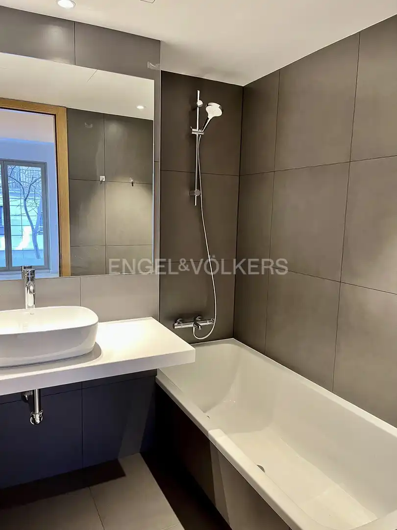 Baño de Piso de alquiler en Madrid con Aire acondicionado, Calefacción y Trastero