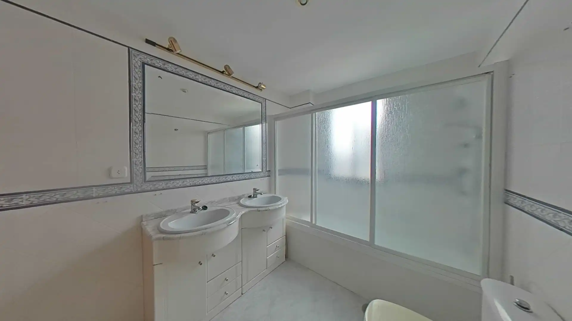 Baño de Piso en venta en Lopera con Terraza