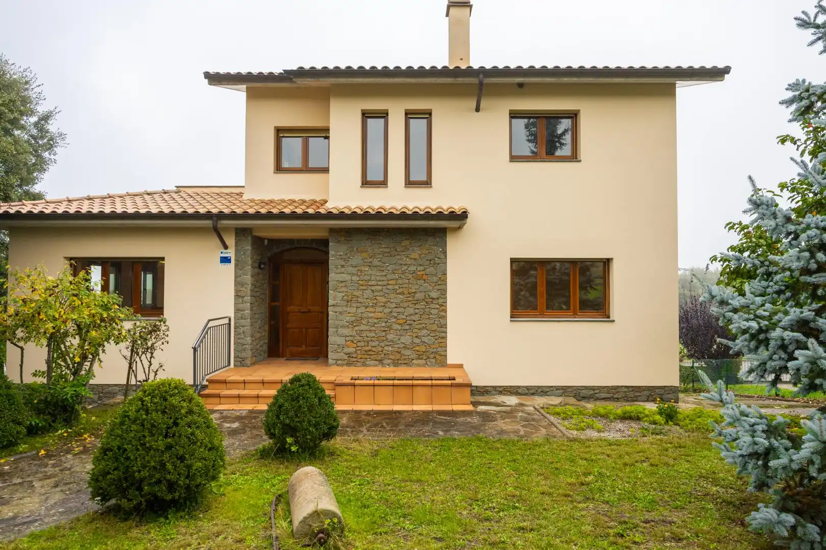 Vista exterior de Casa o xalet en venda en L'Esquirol amb Calefacció, Jardí privat i Terrassa