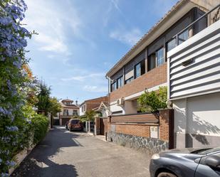 Vista exterior de Casa o xalet en venda en  Granada Capital amb Aire condicionat, Calefacció i Jardí privat