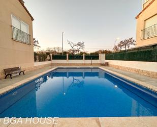 Swimming pool of Single-family semi-detached for sale in Cambrils  with Heating, Terrace and Furnished