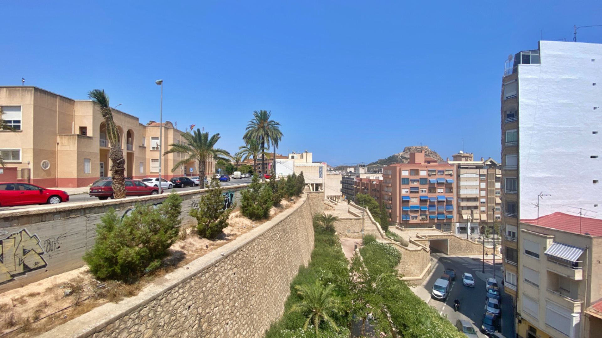 Vista exterior de Pis en venda en Alicante / Alacant amb Aire condicionat, Balcó i Domòtica
