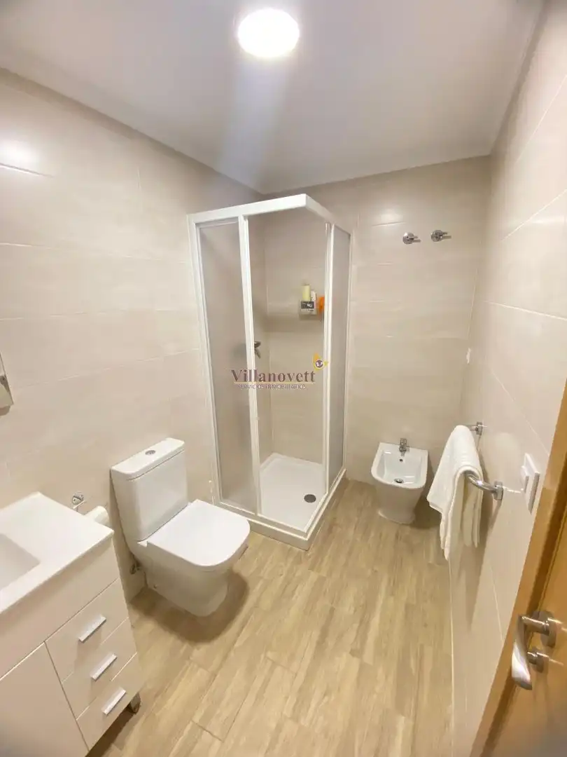 Bathroom of Apartments for rent in Vigo   with Heating, Terrace and Furnished