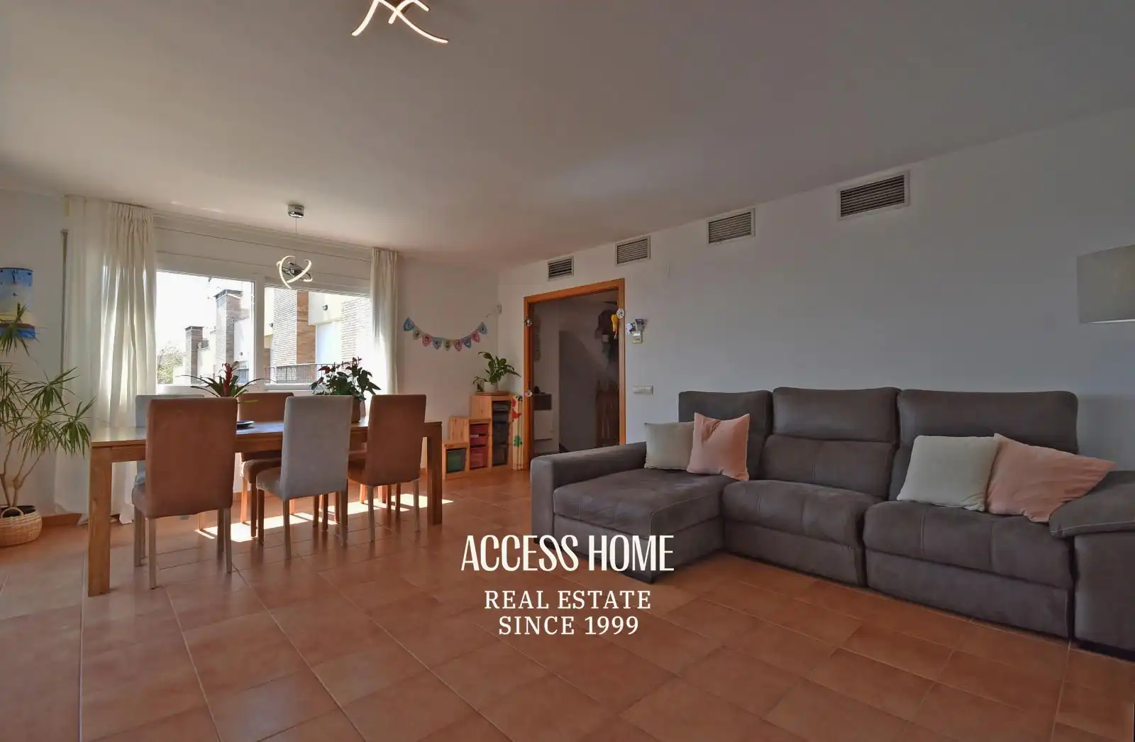 Sala d'estar de Casa o xalet en venda en Canet de Mar amb Aire condicionat, Calefacció i Terrassa