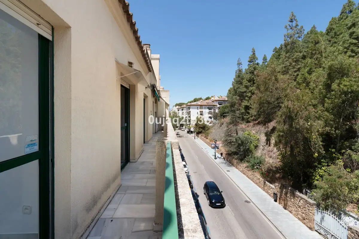 Vista exterior de Pis en venda en Marbella amb Aire condicionat, Terrassa i Traster