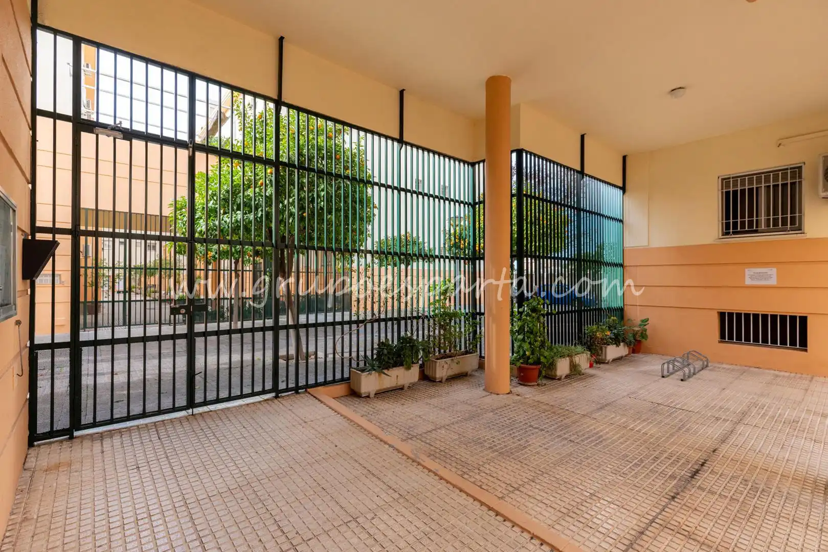 Flat for sale in Sevilla  with Air Conditioner and Balcony