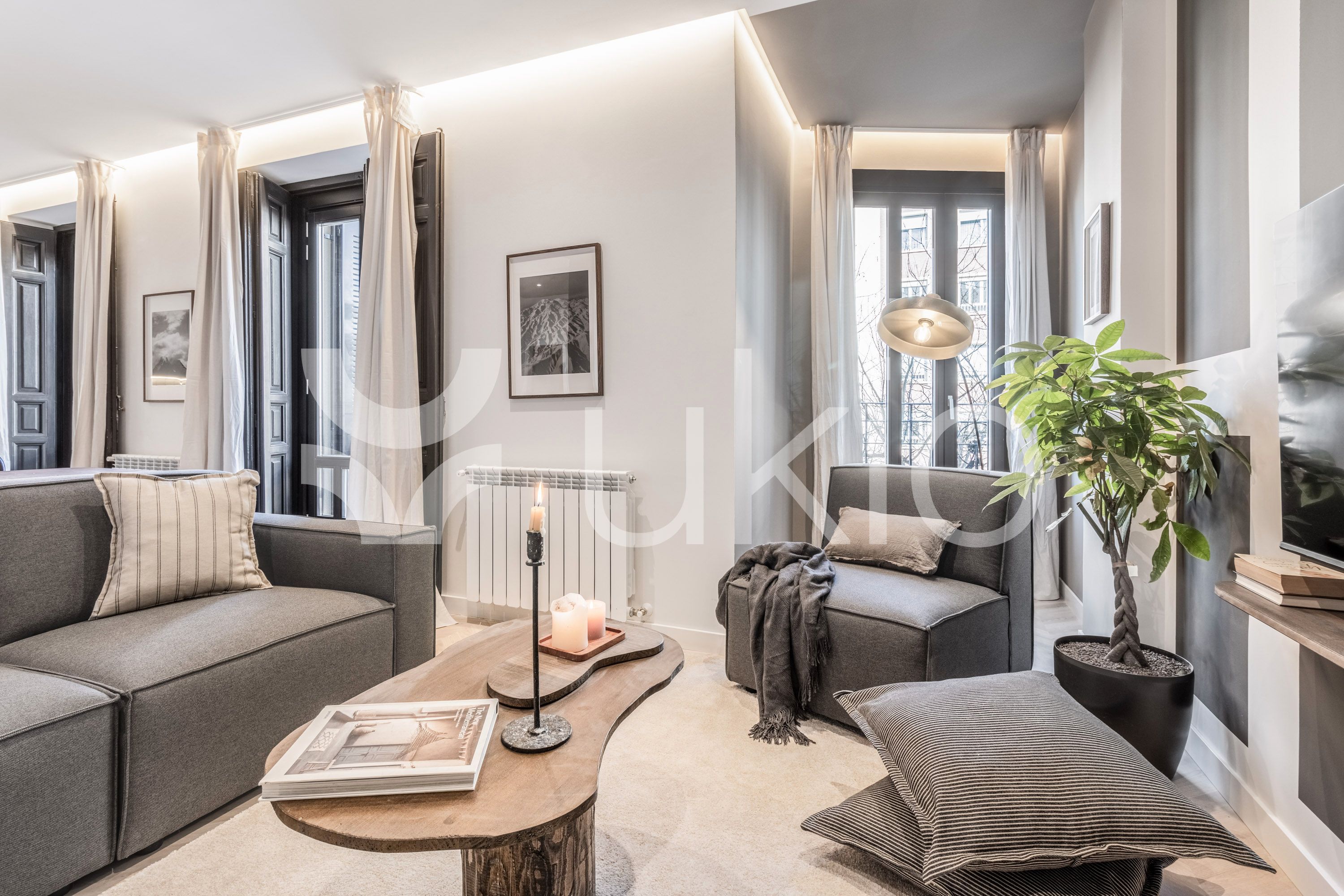 Living room of Apartment to rent in  Madrid Capital  with Air Conditioner, Furnished and Oven