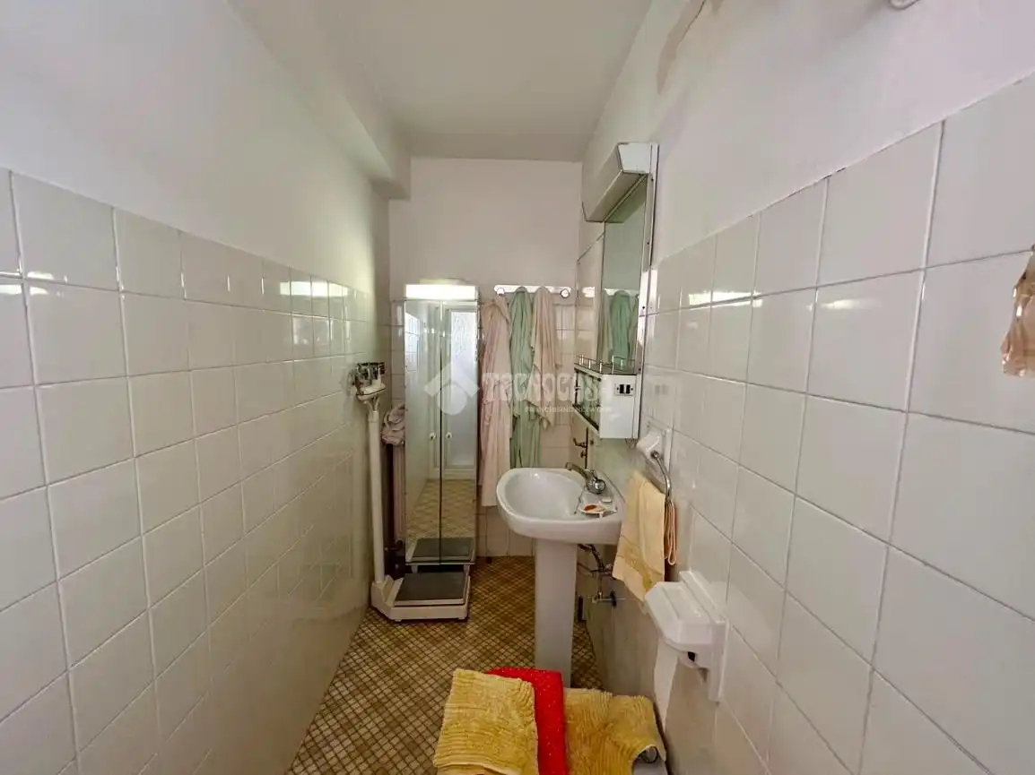 Baño de Piso en venta en Madrid con Calefacción, Terraza y Balcón
