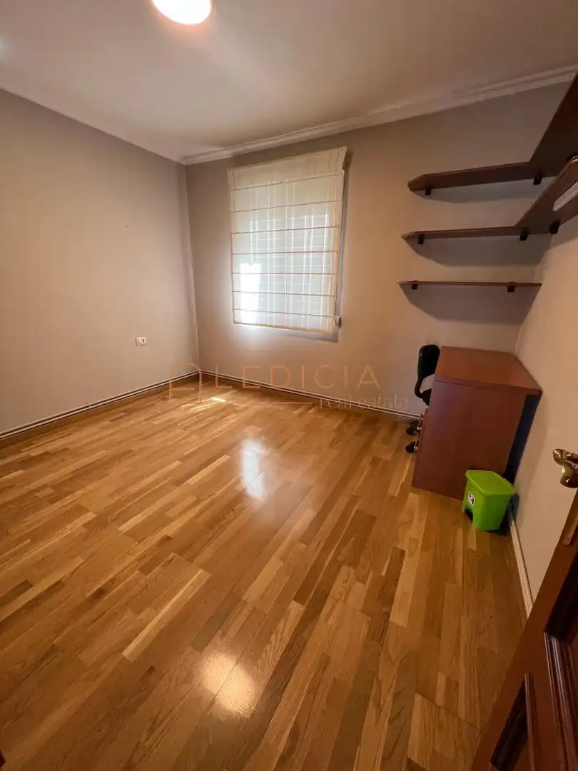 Habitación de Piso de alquiler en Vigo  con Calefacción, Parquet y Amueblado
