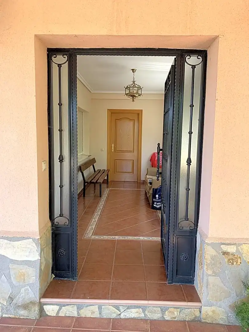 Casa o xalet en venda en  Logroño amb Calefacció, Parquet i Terrassa