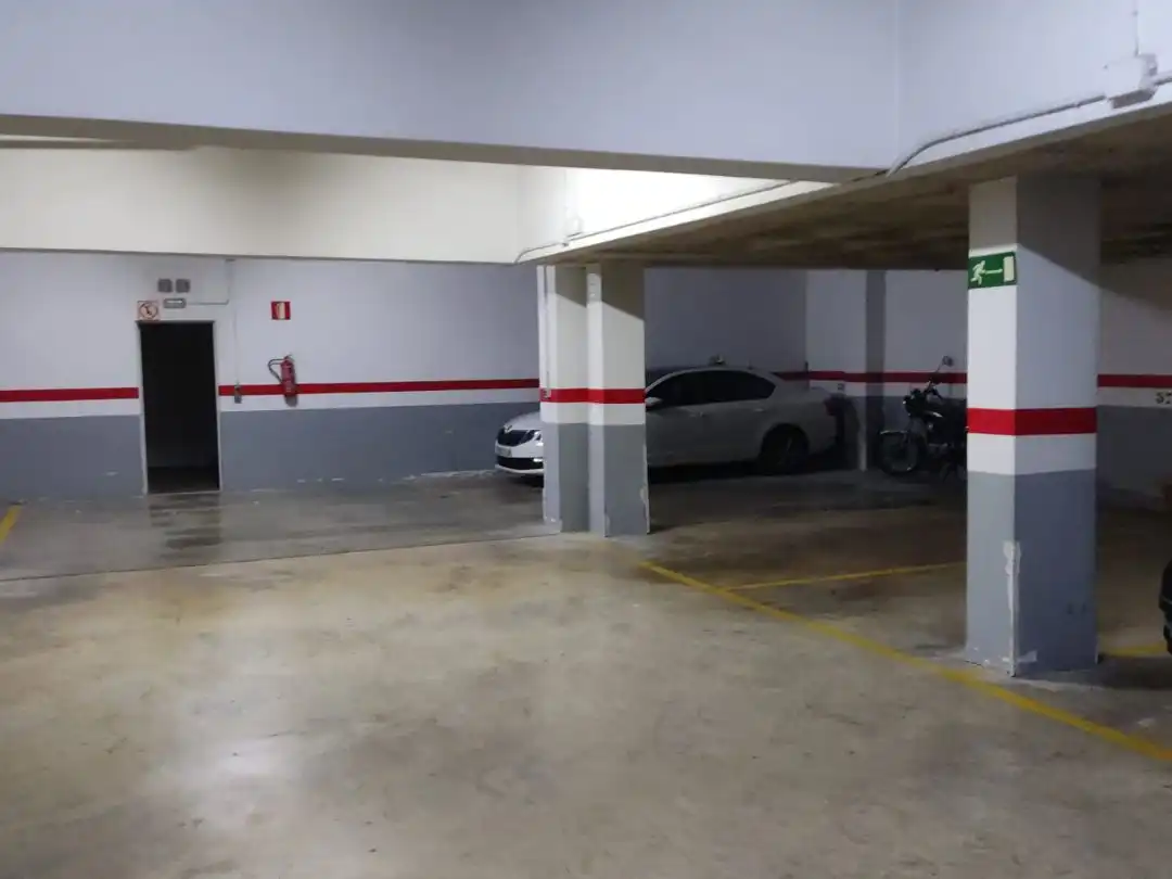 Parking of Garage for rent in Valencia