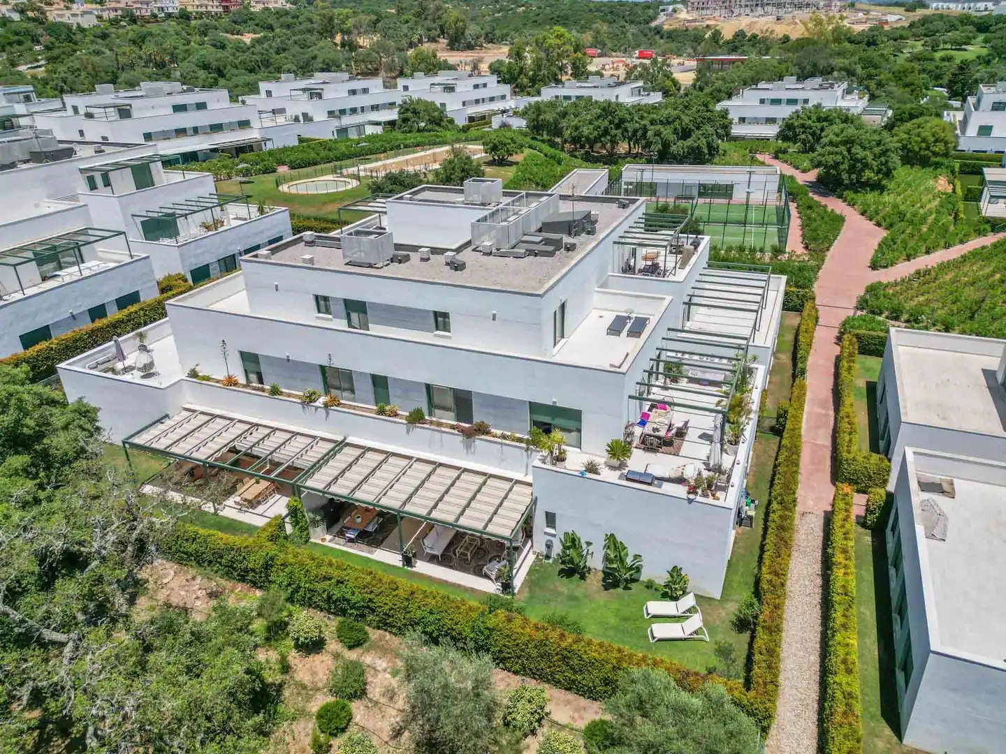 Vista exterior de Planta baja en venta en Sotogrande con Aire acondicionado, Calefacción y Jardín privado