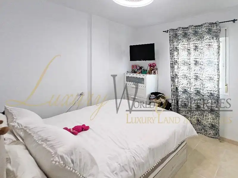 Schlafzimmer von Dachboden zum Verkauf in Arona mit Klimaanlage, Terrasse und Abstellraum