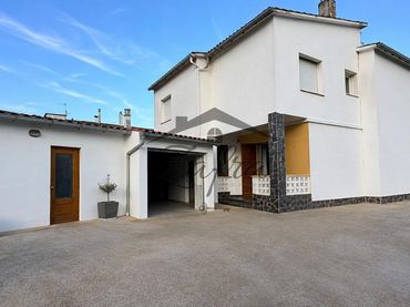 Casa amb jardí en venda a Carrer Carrer Mercè Rododeda